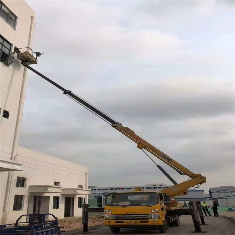 黄梅哪里有小型吊车出租的